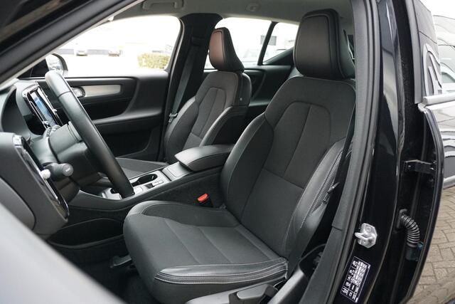 Volvo XC40 1.5 T3 Momentum Pro + DEALER ONDERHOUDEN + CAMERA / CARPLAY