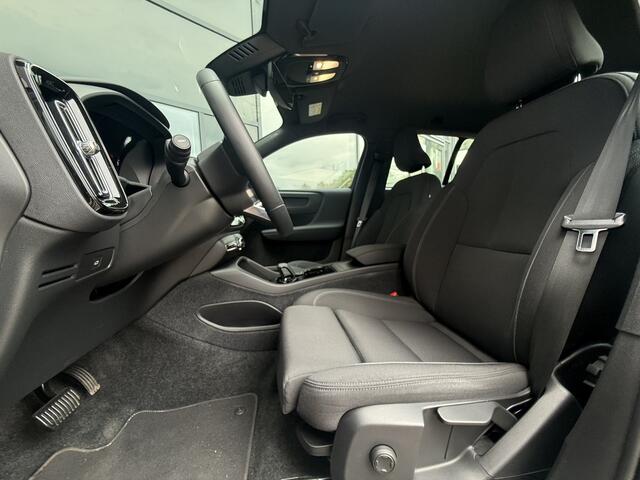 Volvo XC40 Recharge Core 70 kWh NAV/CAM,KEYLESS,STOELVERWARMING