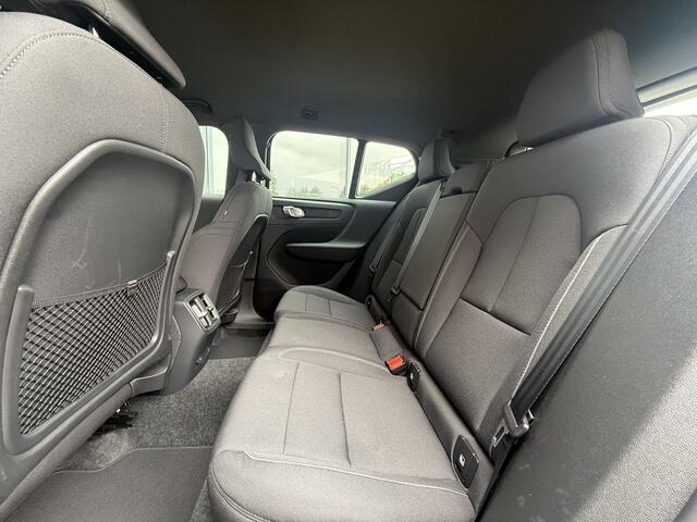 Volvo XC40 Recharge Core 70 kWh NAV/CAM,KEYLESS,STOELVERWARMING