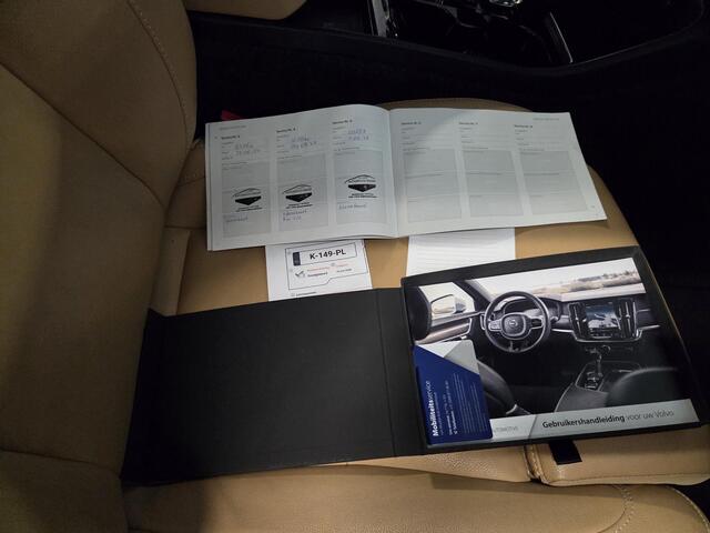 Volvo XC40 1.5 T5 Recharge R-Design Expression / Leder interieur / Stoelverwarming / Elektrisch verstelbare stoel + Geheugenfunctie / DAB+