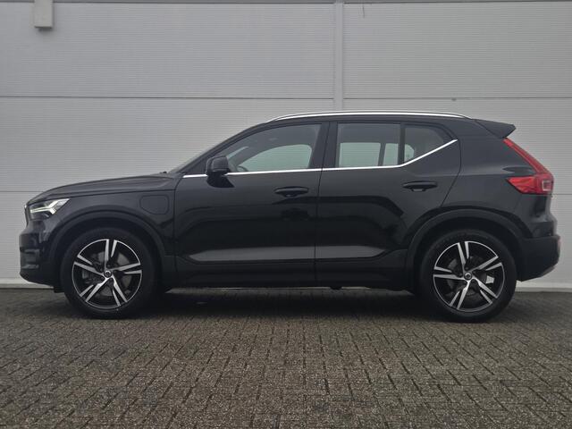 Volvo XC40 1.5 T5 Recharge R-Design Expression / Leder interieur / Stoelverwarming / Elektrisch verstelbare stoel + Geheugenfunctie / DAB+