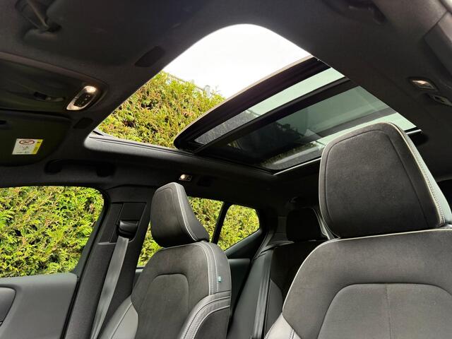Volvo XC40 T5 Recharge R-Design | Panoramadak | Stoel Verwarming | Harman/Kardon | BLIS |