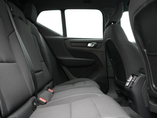 Volvo XC40 Single Motor Long Range Plus 82 kWh 252pk Dealer O.H | Trekhaak Af Fabriek | Camera | Adaptive Cruise | Sportstoelen Verwarmd | Pilot Assist | Google Assistant & Maps | BLIS | Keyless | Virtual | Navigatie | DAB | 19"L.M |