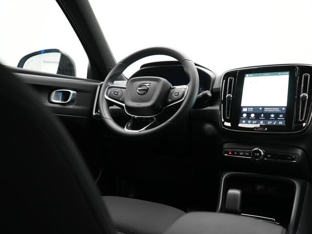 Volvo XC40 Single Motor Long Range Plus 82 kWh 252pk Dealer O.H | Trekhaak Af Fabriek | Camera | Adaptive Cruise | Sportstoelen Verwarmd | Pilot Assist | Google Assistant & Maps | BLIS | Keyless | Virtual | Navigatie | DAB | 19"L.M |