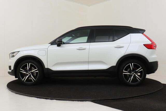 Volvo XC40 T5 TWIN ENGINE R-DESIGN -PANO.DAK|POWER-SEATS|CLIMATE.PRO|CAMERA|PRIVACY.GLAS|VERW.VOORUIT|TREKHAAK|19"|ALL-SEASON|DEALEROH.