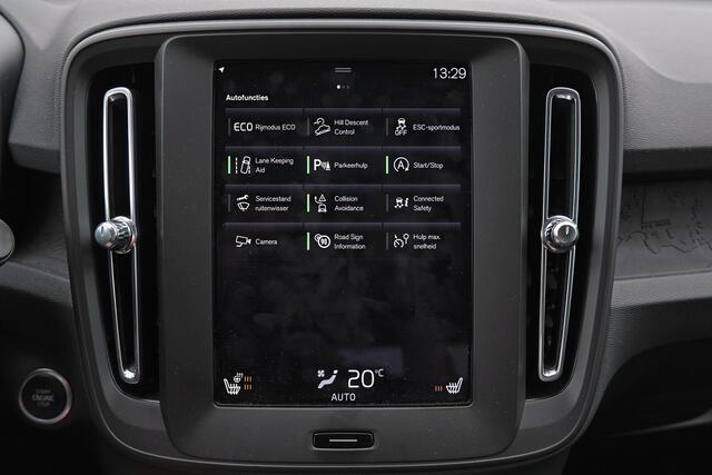 Volvo XC40 T2 Momentum Core - Parkeercamera achter - Verwarmde voorstoelen & stuur - Parkeersensoren voor & achter - Cruise Control - Volvo On Call - 17' LMV