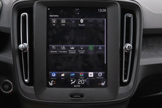 Volvo XC40 T2 Momentum Core - Parkeercamera achter - Verwarmde voorstoelen & stuur - Parkeersensoren voor & achter - Cruise Control - Volvo On Call - 17' LMV