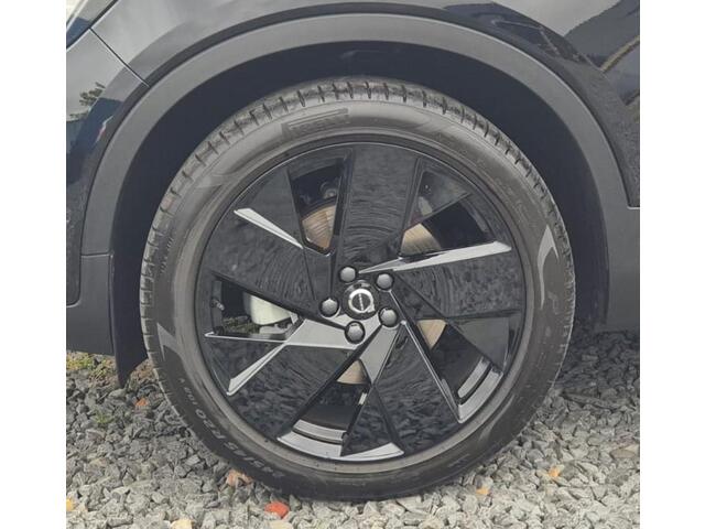 Volvo XC40 2.0 B3 Ultra Black Edition Lounge Pack - 20" Wielen - Panoramadak - Harman Kardon Audio - 360 Cam - Alarm - Climate - R980 Interieur - Power seat met memory - Full led koplampen