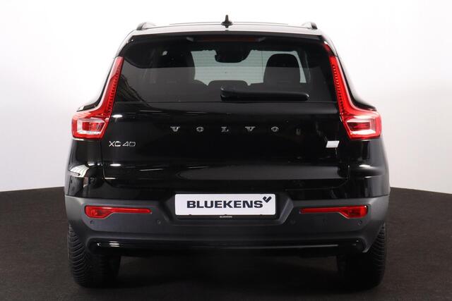 Volvo XC40 T4 Recharge Ultimate Dark - Panorama/schuifdak - IntelliSafe Assist & Surround - 360º Camera - Harman Kardon audio - Verwarmde voorstoelen & stuur - Elektr. bedienb. voorstoelen met geheugen links - Draadloze tel. lader - Extra getint glas - Inklapbare trekhaak - 19' LMV