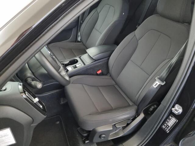 Volvo XC40 1.5 T2 Business Pro | Adaptieve Cruise Control | Parkeercamera | 19" Velgen | DAB | Dodehoek Detectie | Apple CarPlay & Android Auto | Navigatie |