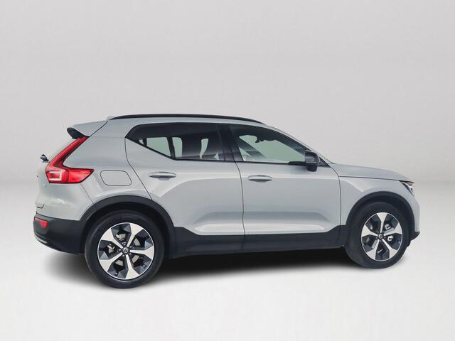 Volvo XC40 B4 Plus Dark | Panoramadak | Parkeercamera | Harman Kardon | Stoel- en stuurverwarming | Trekhaak
