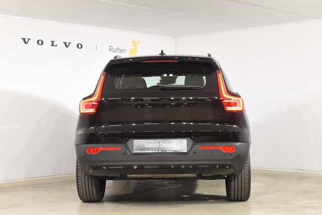 Volvo XC40 B3 177PK Automaat Plus Black Edition / Cruise control / Harman Kardon / 20'' velgen / Elektrisch verstelbare stoelen met geheugen / Stoel- en stuurverwarming