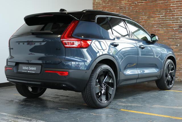Volvo XC40 B4 Plus Black Edition | Panoramadak | 360° Parkeercamera | Parkeersensoren voor + achter | Stoelverwarming | Stuurwielverwarming | Parkeersensoren voor + achter | 20" Lichtmetalen velgen | Parkeerverwarming