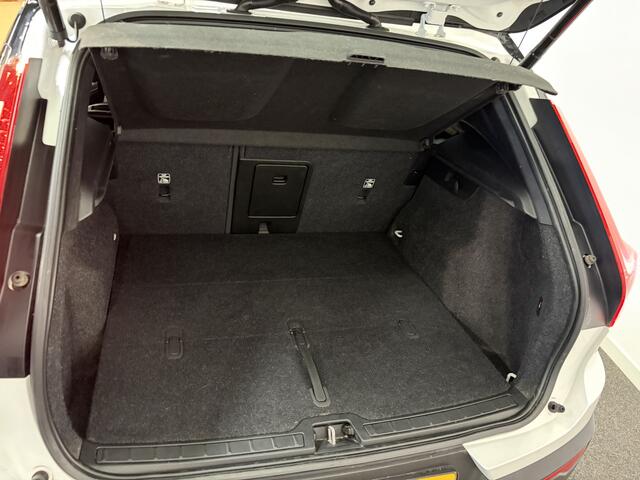 Volvo XC40 Recharge Plus SOH 94,3% Trekhaak 1500kg/ Stuur en Stoelverw./