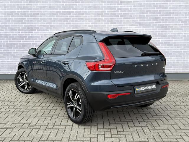 Volvo XC40 2.0 B4 Plus Dark | Schuif-/Kanteldak | Adaptieve Cruise Control | BLIS | Nubuck Bekleding | BLIS | Stoel-/Stuurverwarming | Parkeersensoren Voor en Achter