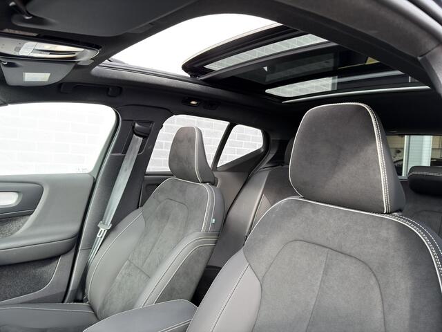 Volvo XC40 2.0 B4 Plus Dark | Schuif-/Kanteldak | Adaptieve Cruise Control | BLIS | Nubuck Bekleding | BLIS | Stoel-/Stuurverwarming | Parkeersensoren Voor en Achter