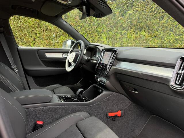 Volvo XC40 B4 Plus Black Edition | Panoramadak | 360 camera | Memory Seats | Trekhaak | Harman/Kardon | Stoel/Stuur Verwarming