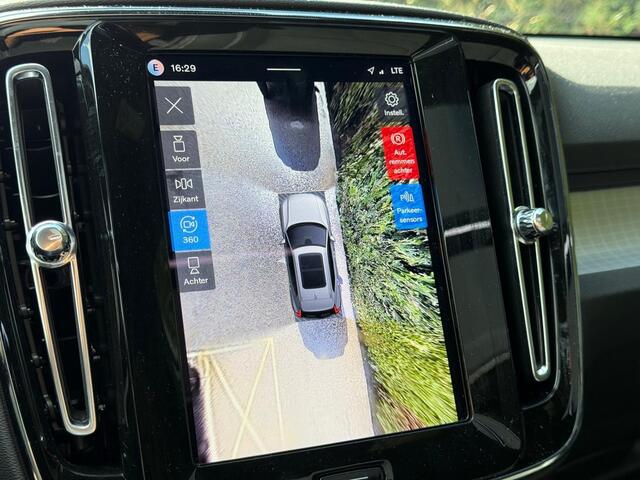 Volvo XC40 B4 Plus Black Edition | Panoramadak | 360 camera | Memory Seats | Trekhaak | Harman/Kardon | Stoel/Stuur Verwarming