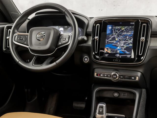 Volvo XC40 1.5 T5 Recharge Inscription Sport 262Pk Automaat (PANORAMADAK, APPLE CARPLAY, MEMORY SEAT, ZWART HEMEL, CAMERA, LEDER, SPORTSTOELEN, ELEK ACHTERKLEP, NIEUWSTAAT)