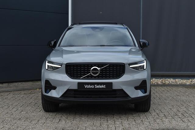 Volvo XC40 B4 Plus Dark | Panoramadak | Trekhaak | Verwarmbare voorstoelen, stuurwiel en voorruit | Premium audio by Harman Kardon | Apple carplay/Anrdoid auto | Adaptieve cruise control
