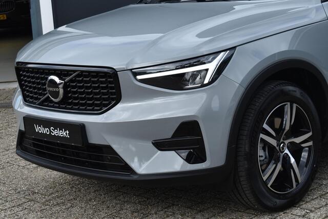 Volvo XC40 B4 Plus Dark | Panoramadak | Trekhaak | Verwarmbare voorstoelen, stuurwiel en voorruit | Premium audio by Harman Kardon | Apple carplay/Anrdoid auto | Adaptieve cruise control