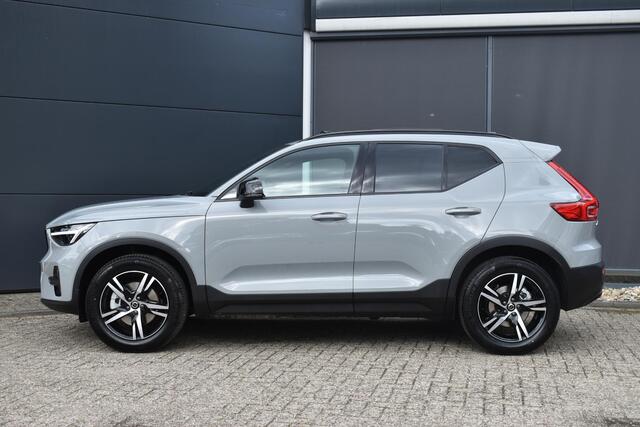 Volvo XC40 B4 Plus Dark | Panoramadak | Trekhaak | Verwarmbare voorstoelen, stuurwiel en voorruit | Premium audio by Harman Kardon | Apple carplay/Anrdoid auto | Adaptieve cruise control