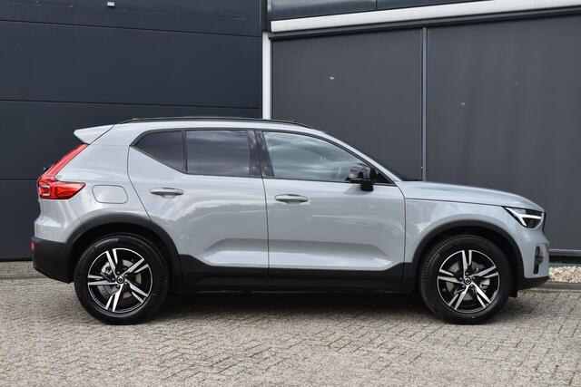 Volvo XC40 B4 Plus Dark | Panoramadak | Trekhaak | Verwarmbare voorstoelen, stuurwiel en voorruit | Premium audio by Harman Kardon | Apple carplay/Anrdoid auto | Adaptieve cruise control