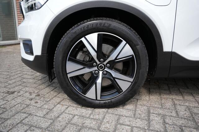 Volvo XC40 1.5 T4 RECH R-DESIGN, Camera,Carplay, Harman Kardon