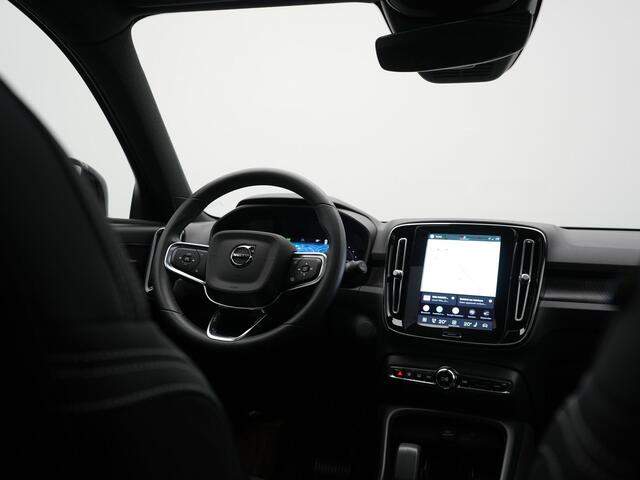 Volvo XC40 Recharge Ultimate 69 kWh 232pk | Trekhaak Af Fabriek | Panodak | Warmtepomp | 360 Camera | BLIS | Harman / Kardon | Adaptive Cruise | Sportstoelen Memory & Verwarmd | Keyless | Apple Carplay | Pilot Assist | DAB | 20"L.M |
