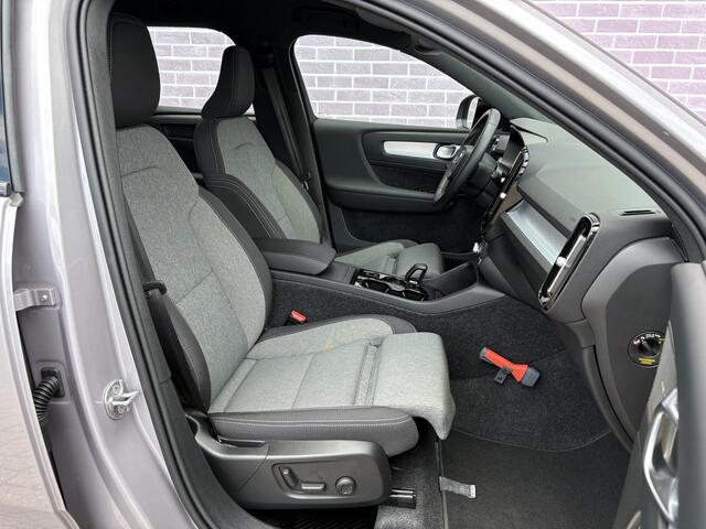 Volvo XC40 2.0 B4 Plus Dark | Trekhaak | Stoel/stuurverwarming | Power Seats | Memory | Stoel/Stuur verwarming | Harman/Kardon | Camera | Parkeersensoren V+A | Extra getint glas |