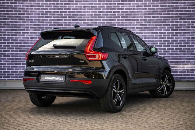 Volvo XC40 2.0 B4 Plus Dark | Trekhaak | Stoel/stuurverwarming | Power Seats | Memory | Stoel/Stuur verwarming | Harman/Kardon | Camera | Parkeersensoren V+A | Extra getint glas |