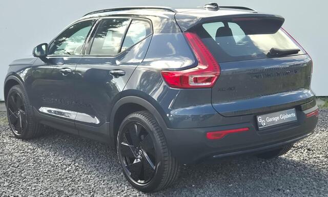 Volvo XC40 2.0 B3 Plus Black Edition MY 2026 - 20" Wielen - Adaptive Cruise Control - Harman Kardon Audio - Climate - R7C0 Interieur - Camera achter - PDC voor en achter - Power seats links met memory - Two Tone