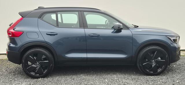 Volvo XC40 2.0 B3 Plus Black Edition MY 2026 - 20" Wielen - Adaptive Cruise Control - Harman Kardon Audio - Climate - R7C0 Interieur - Camera achter - PDC voor en achter - Power seats links met memory - Two Tone