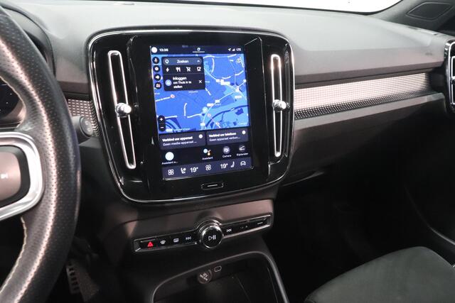 Volvo XC40 Recharge P8 AWD R-Design | SoH 91,8% | Camera | Stoelverwarming | Climate control | Cruise control | Elektr achterklep |
