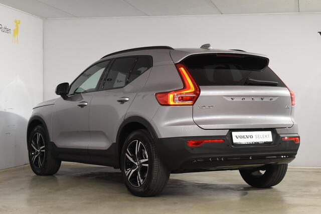 Volvo XC40 B4 211PK Automaat Plus Dark / Adaptive Cruise control / Extra getint glas / Harman Kardon / Elektrisch verstelbare stoelen met geheugen / Stoel- en stuurverwarming / Trekhaak