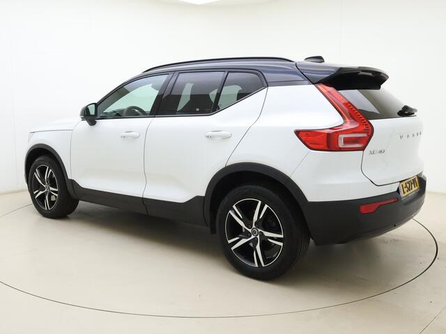 Volvo XC40 T2 130pk Automaat R-Design / Stoel + Stuurw. Verwarming / Getint Glas / DAB / Apple Carplay / PDC + Camera / 18'' / Trekhaak / Keyless /