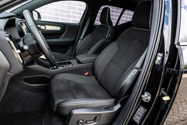 Volvo XC40 2.0 B4 Plus Black Edition | Trekhaak | 360° Camera | Panoramadak | Harman Kardon Audio | Keyless Entry | Elektrische Achterklep | Elektrisch Verstelbare Voorstoelen | Cruise Control Adaptief | BLIS | Google Navigatie | Apple Carplay | Android Auto | Lichtmetalen Velgen 20 inch