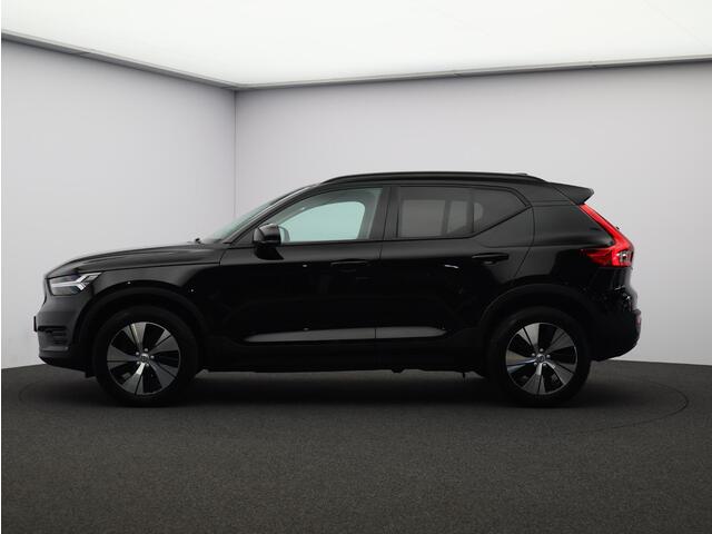 Volvo XC40 1.5 T3 / Stoel+Stuurverwarming / Apple Carplay / Parkeersensoren V+A / Getint Glas / 18" Wielen / Cruise Control /