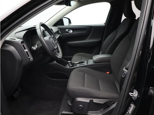 Volvo XC40 1.5 T3 / Stoel+Stuurverwarming / Apple Carplay / Parkeersensoren V+A / Getint Glas / 18" Wielen / Cruise Control /