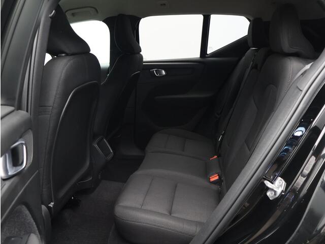 Volvo XC40 1.5 T3 / Stoel+Stuurverwarming / Apple Carplay / Parkeersensoren V+A / Getint Glas / 18" Wielen / Cruise Control /