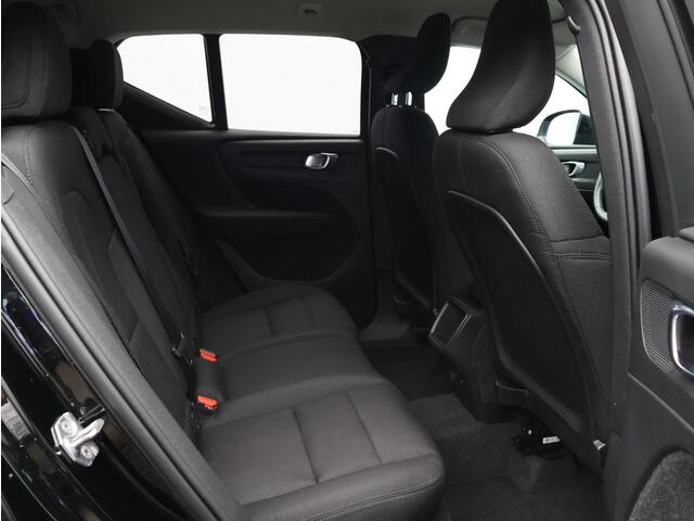 Volvo XC40 1.5 T3 / Stoel+Stuurverwarming / Apple Carplay / Parkeersensoren V+A / Getint Glas / 18" Wielen / Cruise Control /