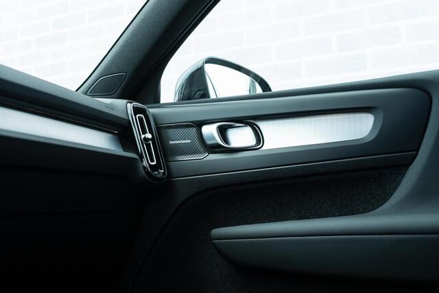 Volvo XC40 2.0 B4 Plus Black Edition | Trekhaak | 360° Camera | Panoramadak | Harman/Kardon Audio | Keyless Entry | Elektrische Achterklep | Elektrisch Verstelbare Voorstoelen | Adaptive Cruise | BLIS | Google Navigatie | Apple Carplay | Android Auto | 20" Velgen |
