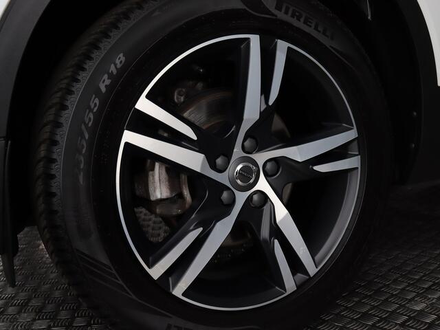Volvo XC40 1.5 T2 R-Design (NL-Auto / Pano / Elek. trekhaak / 360 Camera / H&K / Navi / ACC)