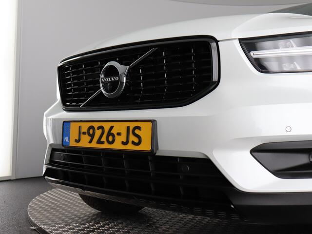 Volvo XC40 1.5 T2 R-Design (NL-Auto / Pano / Elek. trekhaak / 360 Camera / H&K / Navi / ACC)