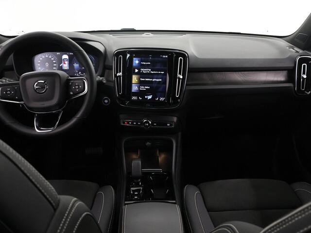 Volvo XC40 1.5 T4 Plug-in hybrid Ultimate Dark | Panoramadak | HarmanKardon Audio | Elektrisch verstelb. bestuurdersstoel met geheugen | Stoel/Stuurwielverwarming |