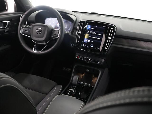 Volvo XC40 1.5 T4 Plug-in hybrid Ultimate Dark | Panoramadak | HarmanKardon Audio | Elektrisch verstelb. bestuurdersstoel met geheugen | Stoel/Stuurwielverwarming |