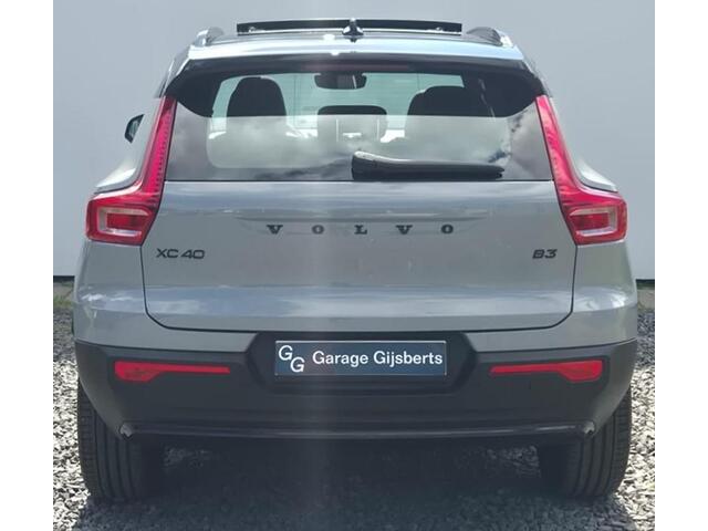Volvo XC40 2.0 B3 Ultra Black Edition 20" Wielen - Panoramadak - Lounge-pakket - Harman Kardon Audio - 360 Cam - Alarm - Climate - R980 Interieur - Power seats met memory Links - Two Tone - Full led koplampen -Donkere hemel