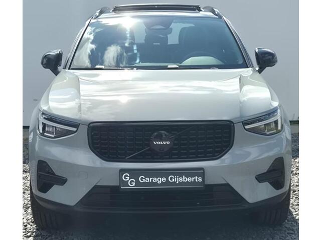 Volvo XC40 2.0 B3 Ultra Black Edition 20" Wielen - Panoramadak - Lounge-pakket - Harman Kardon Audio - 360 Cam - Alarm - Climate - R980 Interieur - Power seats met memory Links - Two Tone - Full led koplampen -Donkere hemel