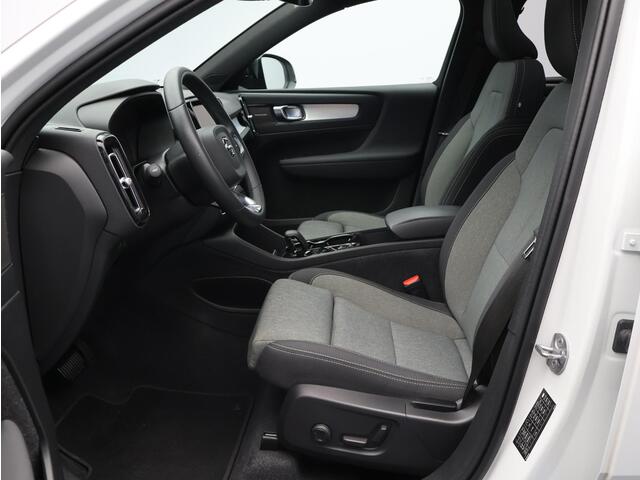 Volvo XC40 T5 262PK Plug-in hybrid Plus Dark / Trekhaak / Panoramadak / Harman Kardon / Elektrische Stoelen / Stoel+Stuurverwarming / Pilot Assist / Keyless / All-Seasonbanden / 19"Wielen /