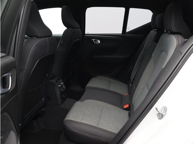 Volvo XC40 T5 262PK Plug-in hybrid Plus Dark / Trekhaak / Panoramadak / Harman Kardon / Elektrische Stoelen / Stoel+Stuurverwarming / Pilot Assist / Keyless / All-Seasonbanden / 19"Wielen /